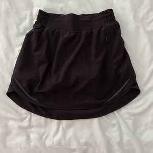 Black lululemon hotty hot skirt/skort